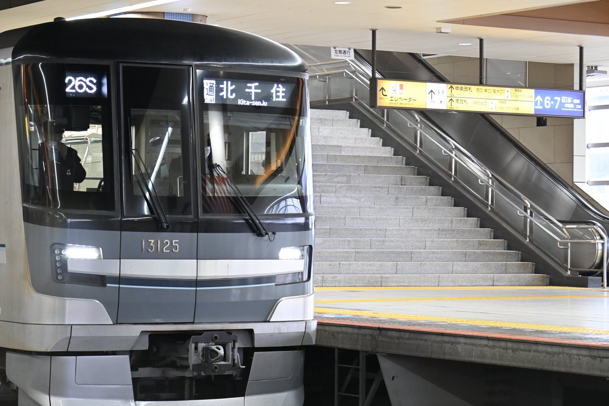 Tobu_71717's tweet image. 東武線内降雪の影響で大幅な遅れが発生したことにより、日比谷線との直通運転を打ち切った関係で日比直車が北千住2・3番線へ入線する事態へ。
中々面白いものを撮らせて頂きました。
