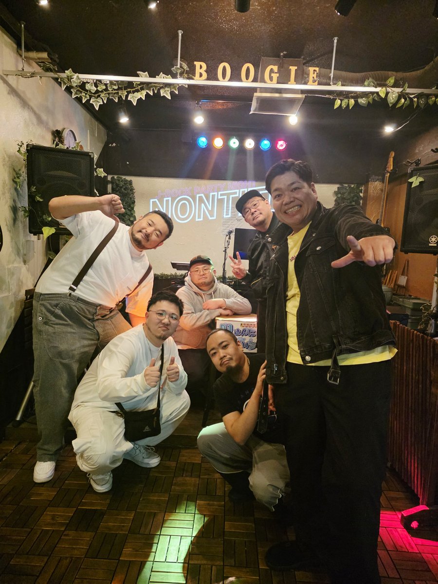 rocker_deathco's tweet photo. 金曜日はノンタイトルでした🥃テキーラを11杯位頂いてほとんど記憶が無いですが、こんな感じでかけさせて頂いたみたいです。遊びに来て下さった皆様ありがとうございました⚡ https://t.co/NWJlCMjRbB