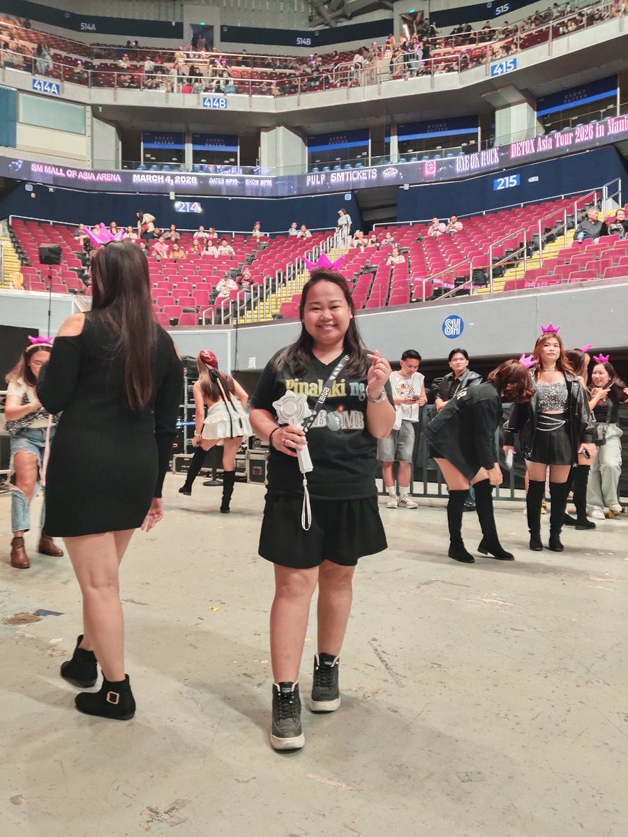heynitnit18's tweet photo. Update: Get get awww Rawnd 5 Concert at @MOAArena
Sino kaya special guest ngayon!? Huhu sana SB19. 🤗
#Sexbomb #GetGetAw #moaarena https://t.co/OpEW2uDem4