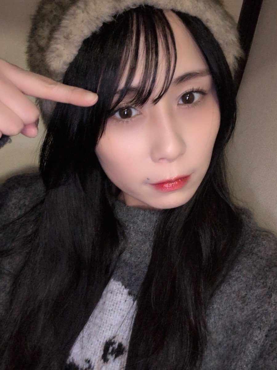 冬はめっちゃ帽子かぶるんだけど
なんかしっくりこなかったのは
前髪のせいだった。切った。
視界も良好👀👀👀