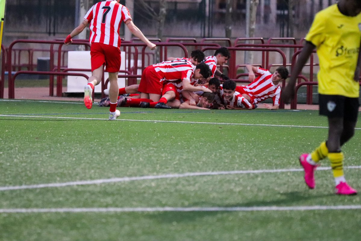 🎞 Momentos del partido disputado ayer en Prado Viejo entre el Juvenil Nacional y el Laurus. 

🙌 Muchísimas gracias por las fotografías, Pablo Pérez 😍 

➕️ fotos en nuestro Instagram 👇🏻 

instagram.com/efmareologrono… 

#CanteraRSG