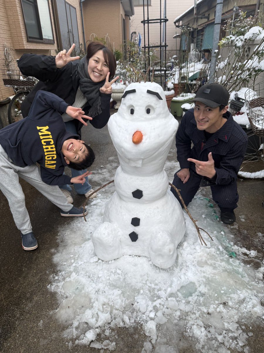 studiogarage11's tweet photo. オラフの雪だるま作りました！

なかなか満足の出来栄え！

#雪だるま
#オラフ https://t.co/az8RltEULC