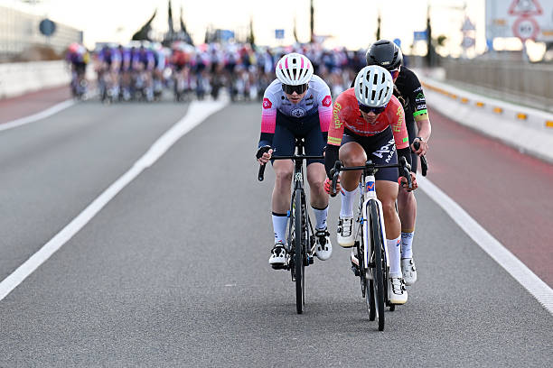 ActuCyclismeFem's tweet photo. Après 6 km de course parcourus à un rythme modéré, 3 coureures prennent le large.
On retrouve en tête Femke van Goethem (Citymesh - Customm Pro Cycling Team), Agua Marina Espínola (Team Abadie Magnan) et Noémie Abgrall (Ma Petite Entreprise). https://t.co/SpNT6AUS9J