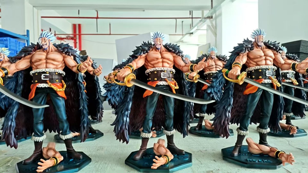 ブラックスタジオ ロッスク 発売になりました。