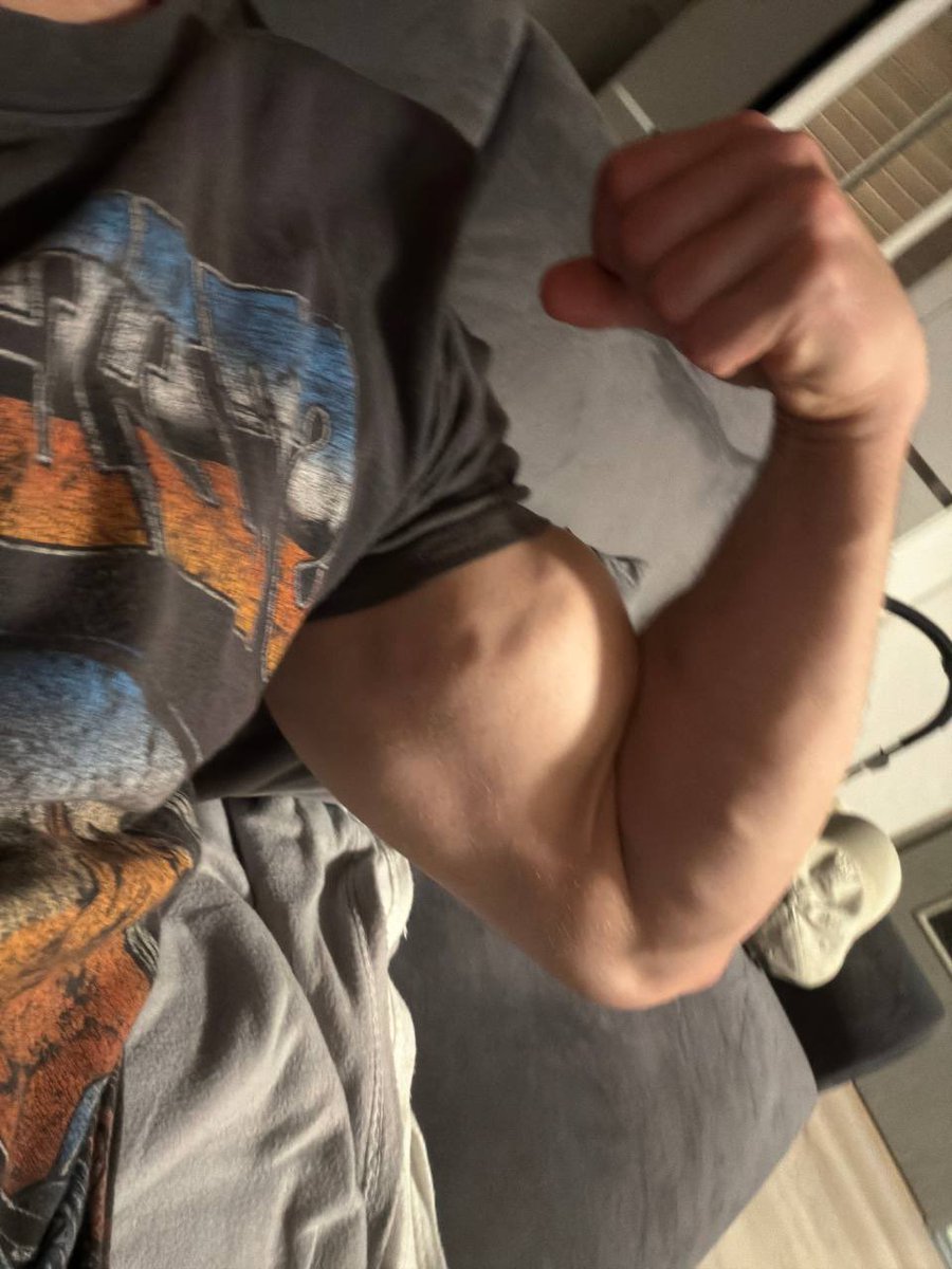 AlphaGodSandro's tweet photo. How does seeing my huge biceps make you feel, beta? https://t.co/AW7wWtOlux