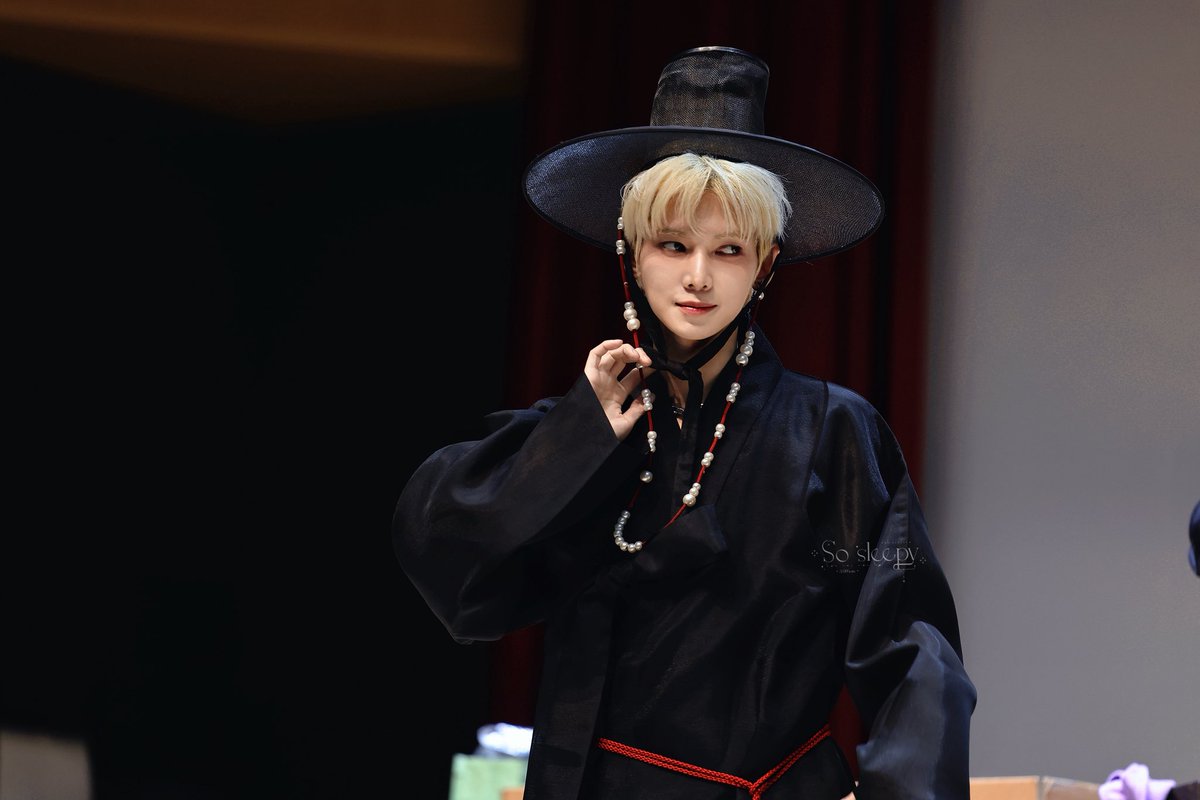 260206 簽售

♪ 

#에이티즈 #ATEEZ 
#여상 #YEOSANG