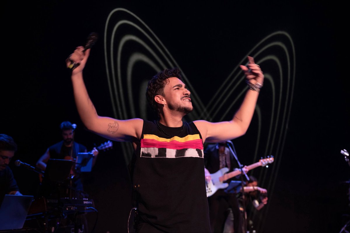 Paqui_Izquierdo's tweet photo. #VivirEsUnaFiesta @hermidagonzalo sonando @canalfiesta @dominguezja y yo deseando escucharlo en directo de nuevo, ahora en #ElFalla https://t.co/hJuiFH7dcs