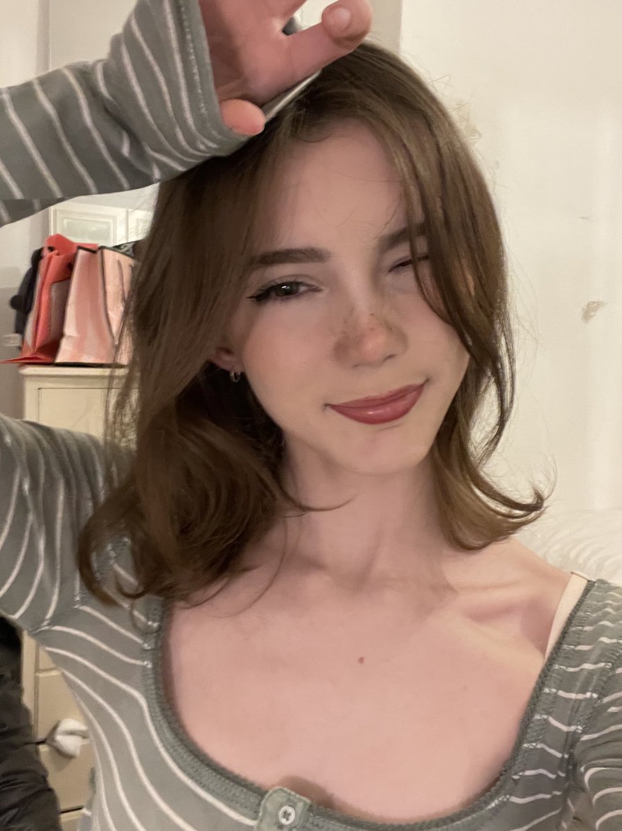 hollsbeauti's tweet photo. i’ve been so consistent with going to the gym this past month i feel so epic and proud of myself :)))) https://t.co/0N4hEAtGyx
