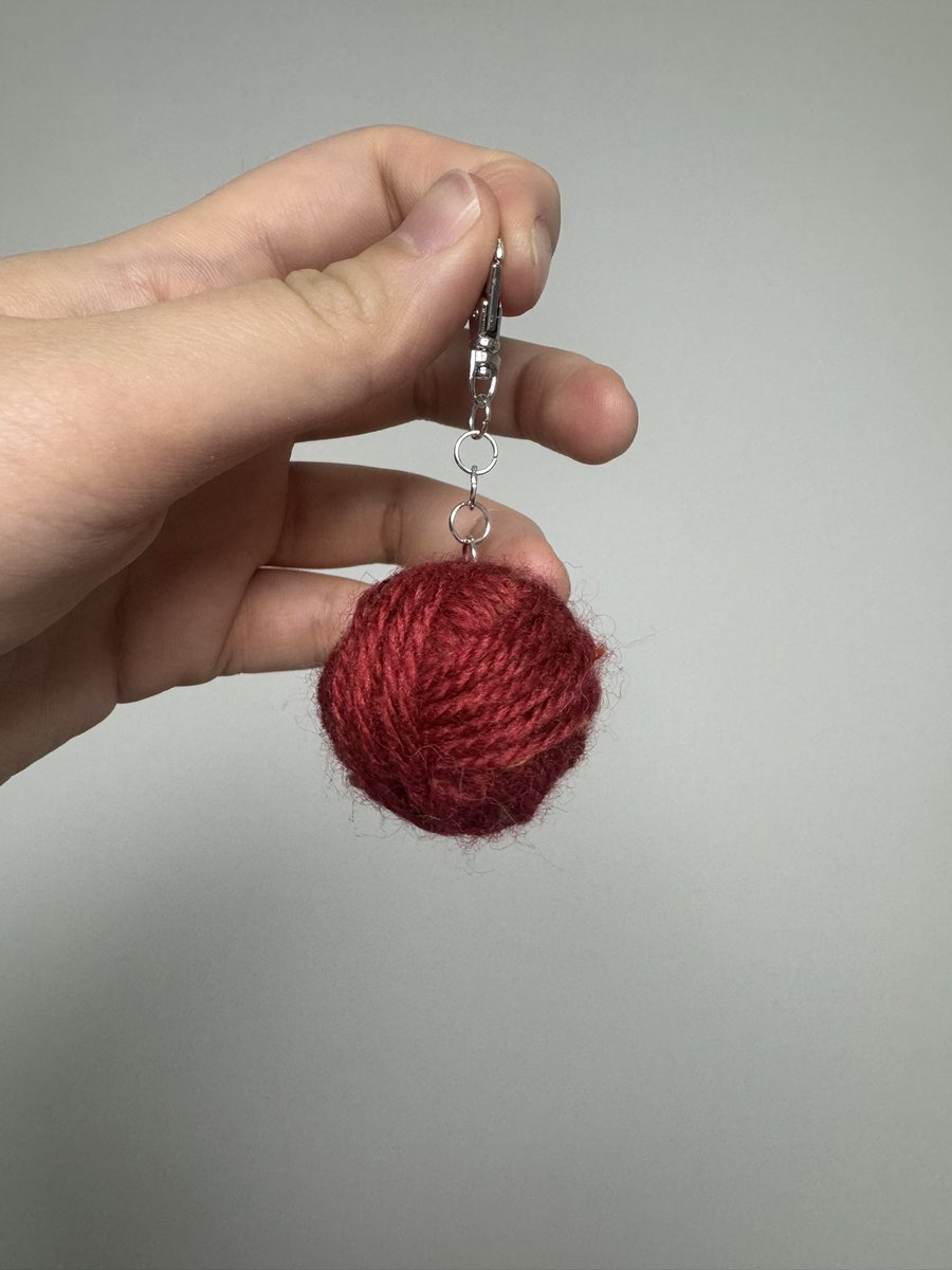 KD_knitt's tweet image. 담요 뜨고 남은 실은 키링으로 만들었어요~