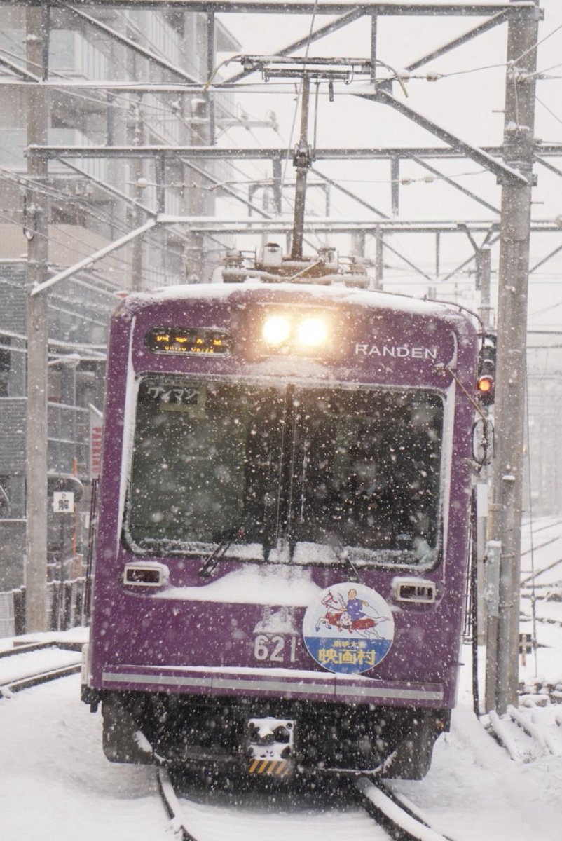 K_FKA2T's tweet photo. 去年の今頃も雪が降っていましたね。
個人的にはモボ501形の幕やモボ611���列の額縁の着雪が好きですね。
前者に関しては利用客目線で言えば不便ですが… https://t.co/FlVluiPNrg