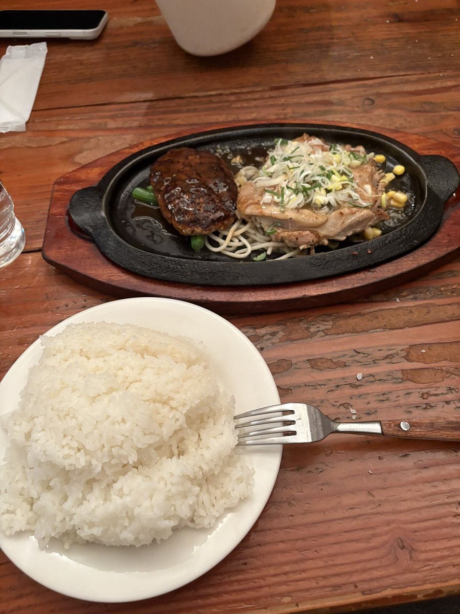 roy61911's tweet photo. 原宿GGで背中トレ→ご飯！
友達と逢える休日は最高だ！
雪の明治神宮も凄く綺麗だった⛄️ https://t.co/nEjeObNJaT