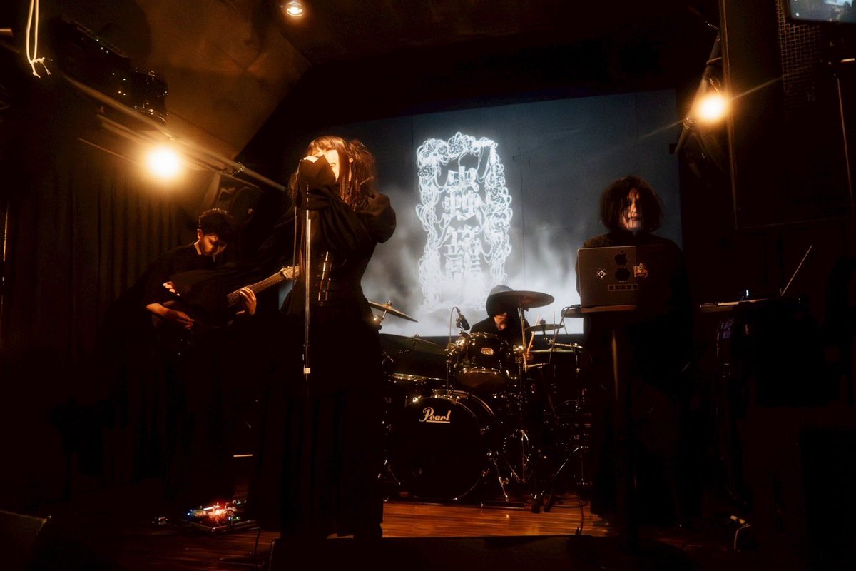 昨日は塚本エレバティ、蟲籠ありがとうございました！

セトリ:
ぶた
祝祭
蠢動
赤色にして傲慢
キメラ・オブスキュラ
月詠算

素敵なライブ寫眞も頂いたので掲載します。

撮影:まる