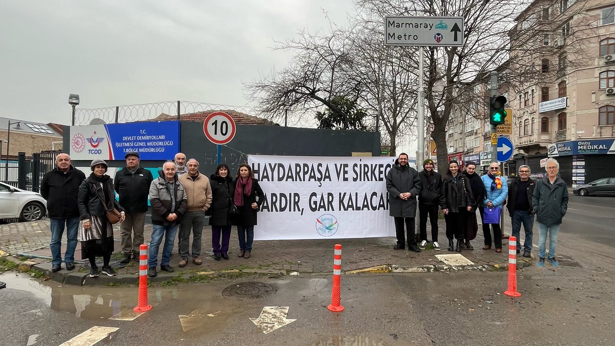 haydarpasadayan's tweet photo. 734. PAZAR 
#haydarpaşagardırgarkalacak https://t.co/MHCZTKVQvA