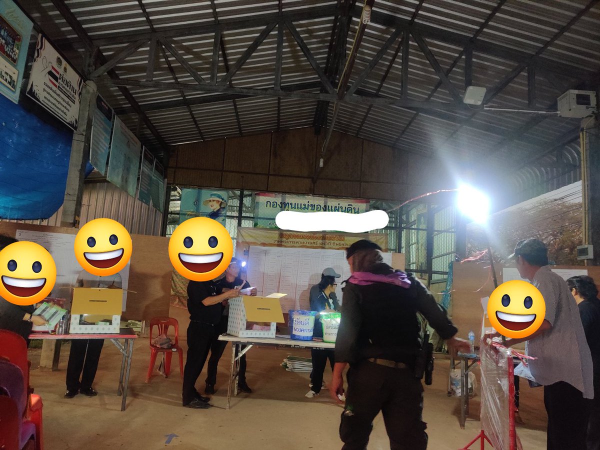 กกน. กกต. ที่อื่นเป็นไงไม่รู้ แต่คูหากุคือไฟในหน่วยตาย กรรมการไล่ลูกสาว(กู)ให้เอาหลอดไฟที่บ้านมาใช้ เออเอา บ้านนอกนี่มันเริ่ด