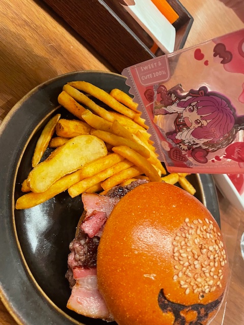 15milk175shazna's tweet photo. 🍔めちゃくちゃ美味しかった〜😋✨肉汁ジュワ〜だったよ🤤✨スタッフさん達も優しくてご親切で😭✨ありがとうございました〜🙂↕️✨また伺わせていただきます♬
#BLACOWS
#ミート矢澤 https://t.co/ZCJlY5TdH0