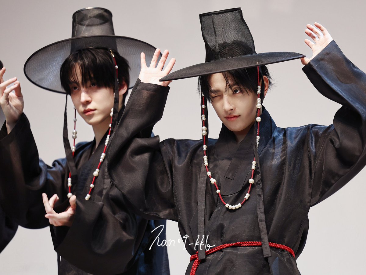 han04_kkk's tweet image. 260206
Sajateez?
#홍중 #윤호 
#hongjoong #yunho 
#에이티즈 #ATEEZ