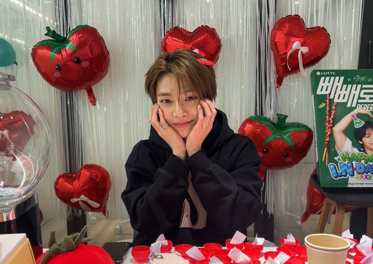 dailyinnieluv's tweet photo. capture time with innie 🍓🍰 https://t.co/9vVoIsTdgZ