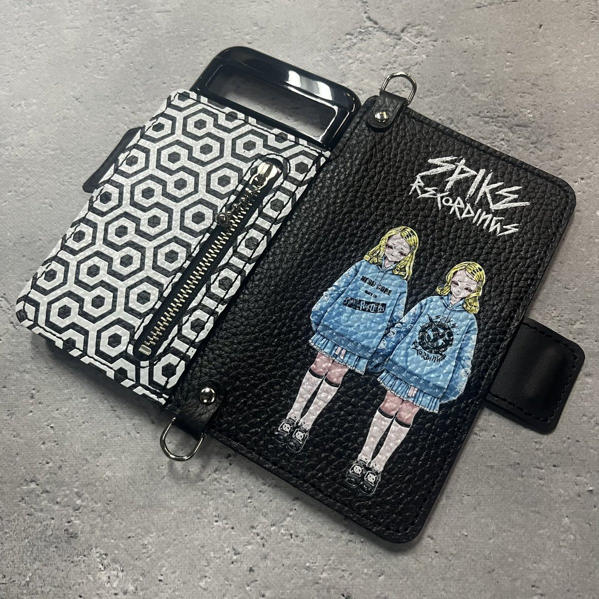 HISASHIさん（GLAY）コラボアイテムのツインズデザイン手帳型レザー