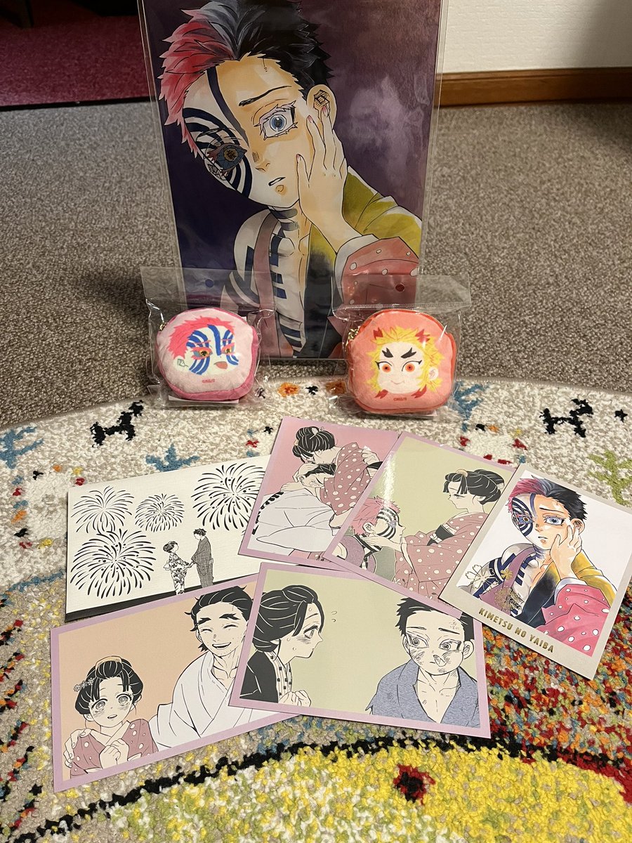 ジャンプの鬼滅が届いたー(*^^*)♡ ぷくぷくポーチ可愛すぎるしポスカ