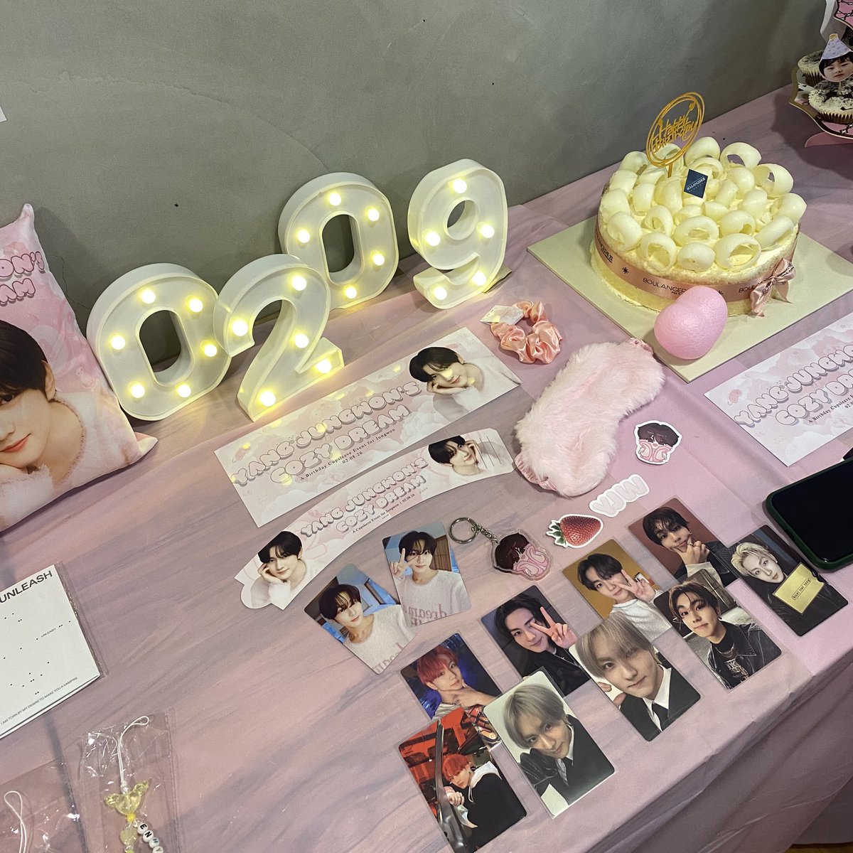 dreamforenha's tweet photo. first cse of the year !! tysm @enhavault for the event and @FridayLabsYou for the sponsored slot ^^
nothing’s more cozier than wonie’s lounge fit 🥰
#CoziestWonDream #WonInADream https://t.co/9NUdRGYeKN