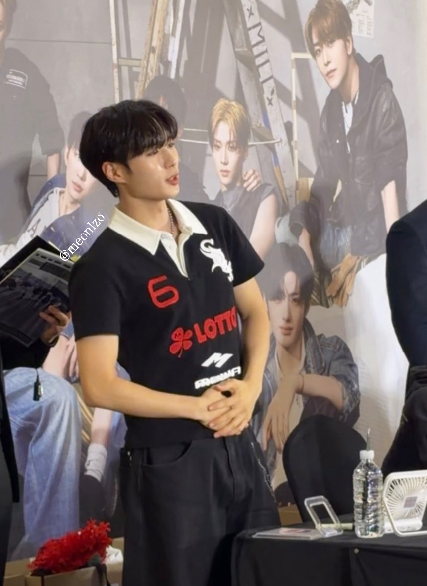 pockjs's tweet image. among all of junseo's stage outfits this one is definitely my favorite oneeee