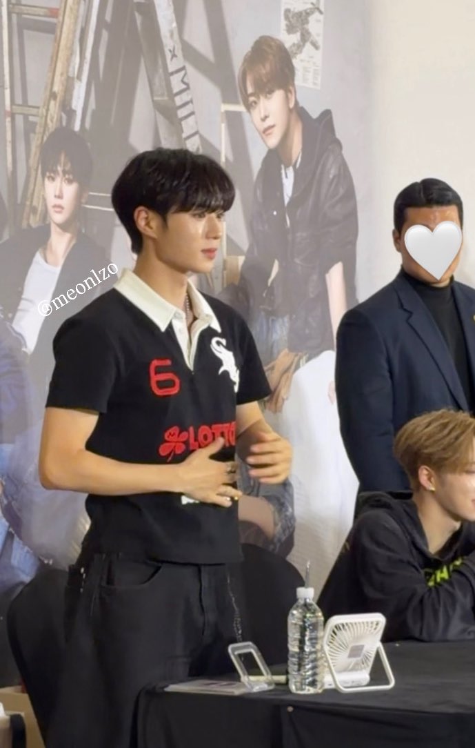 pockjs's tweet image. among all of junseo's stage outfits this one is definitely my favorite oneeee