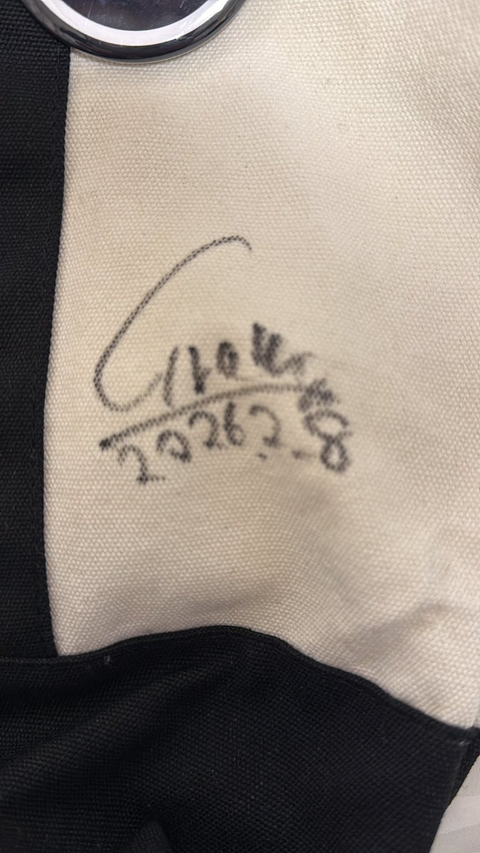 melon_time1's tweet image. 今日は楽しかった！今日の物販で買ったものー！myosukeさんのボディバッグ手に入ってよかった！サインも貰えて差し入れもできたから満足！サブレ美味しく召し上がって下さい！買い忘れた物を2回目買いに行ったから、Gramさんからもサイン頂けたよー！握手をガチっとしてくれた！ #tanoc