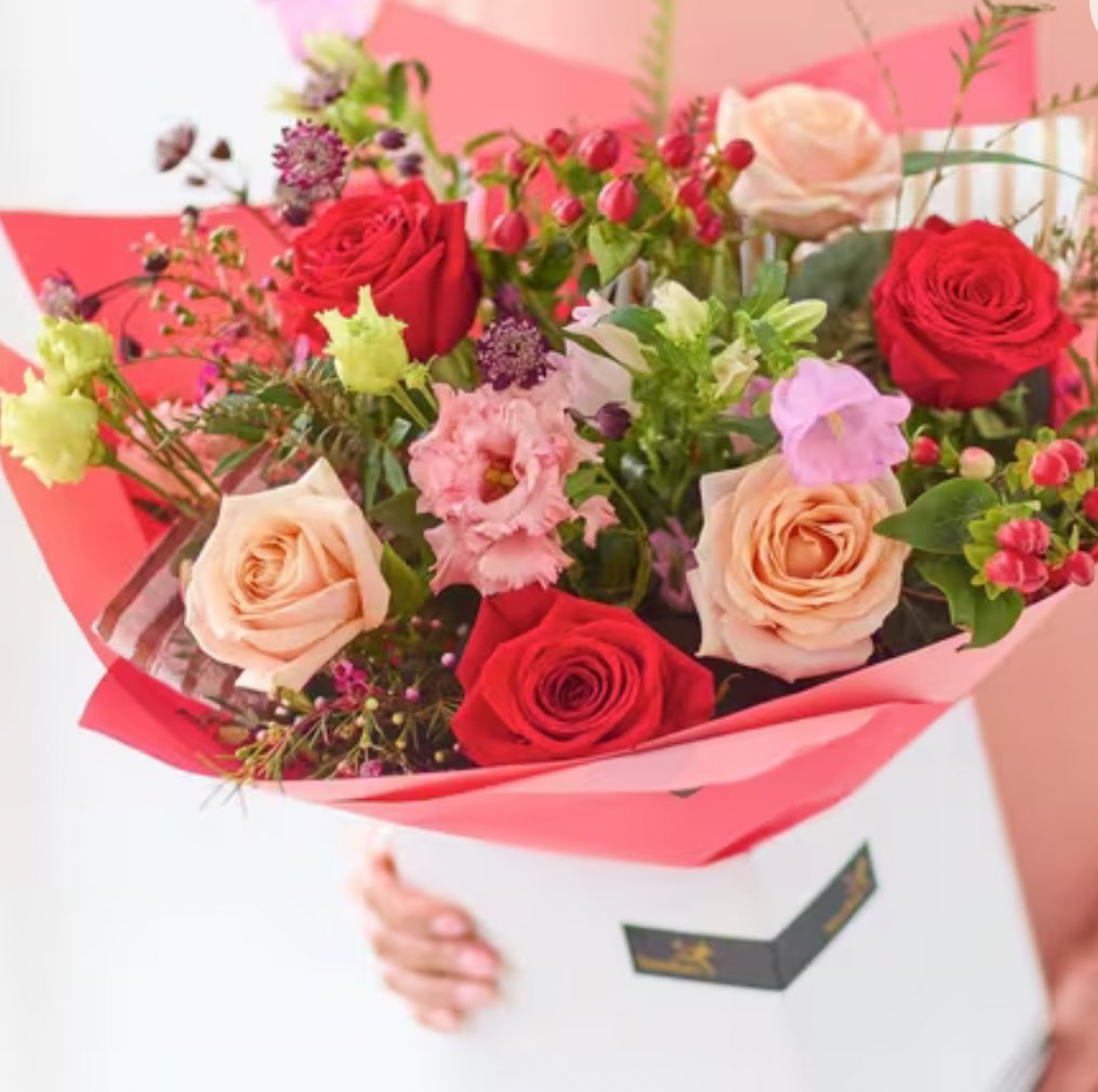 willowsflowers1's tweet photo. Valentine’s Day is in 6 days!! Our florists are ready our delivery team are raring to go! 

Be a romantic, not a panic — order early!

01925 229282 

Support your local florist! #nlew #ValentinesDay2026 #shoplocal https://t.co/9oFtLBuJ7T
