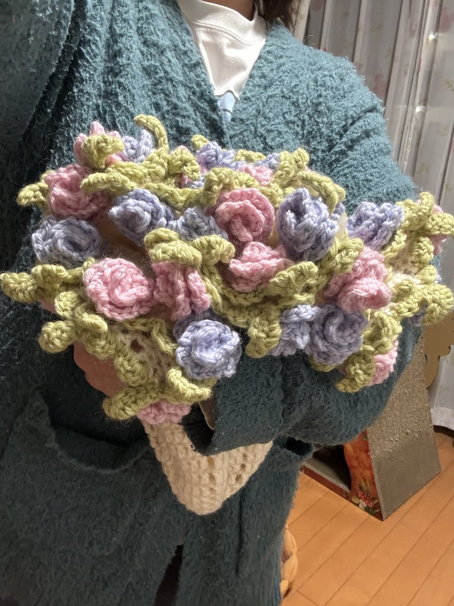 ハンドメイド界隈で流行りのブーケブランケット💐せっせと編んで母に