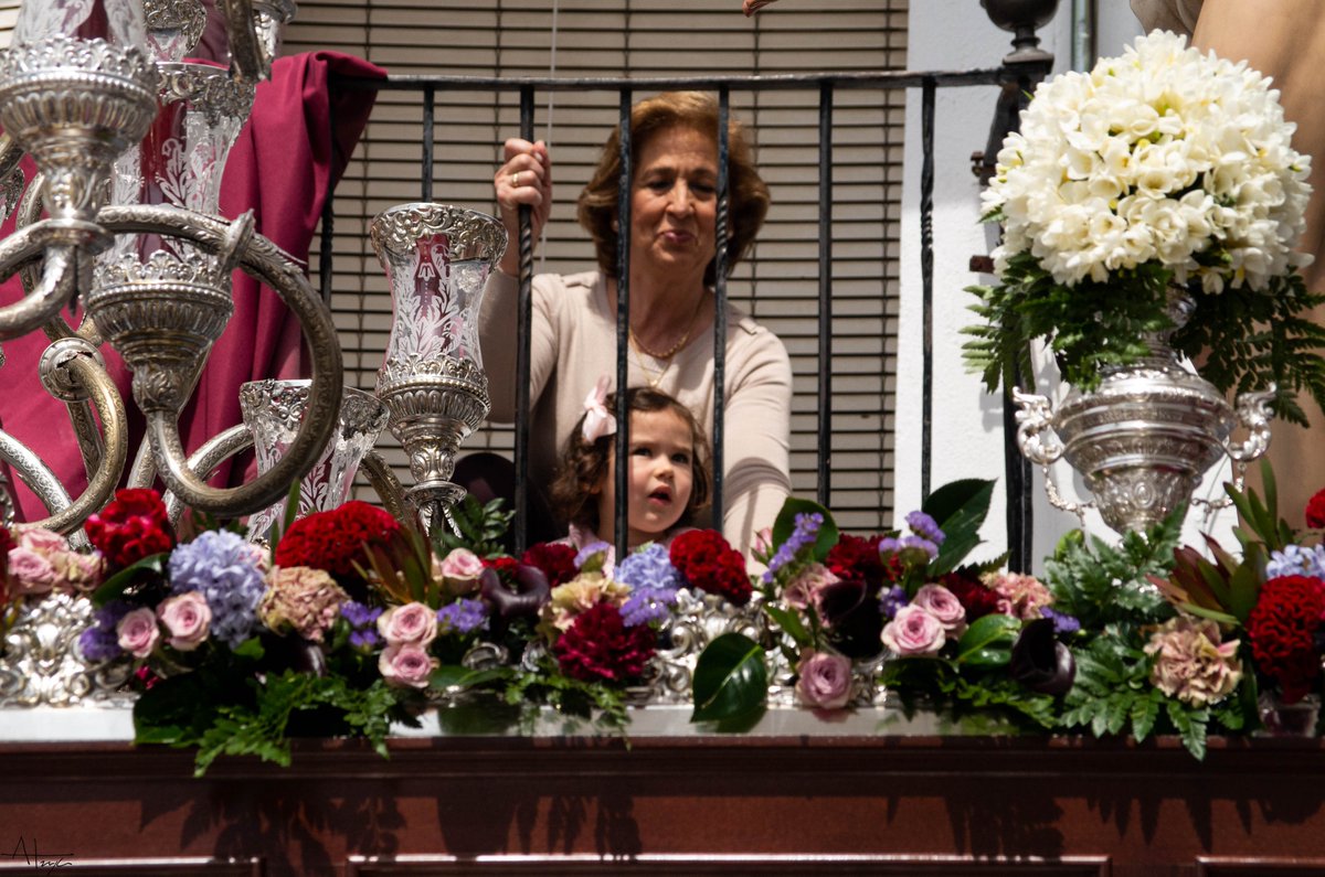 El justo brilla en las tinieblas como una luz. Salmo 111 1, 4-5. 6-7.

La inocencia se entremezcla con mirada limpia de esta pequeña hacía Cristo Vivo y Resucitado;luz en la oscuridad y esperanza certera en la vida eterna.

#CristoVive #Guadalcanal

Paz y Bien.

📷<a href="/AlejandroZujar/">Alejandro Zújar</a>