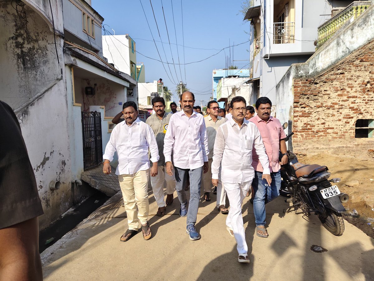 Kalisettitdp's tweet photo. గెడకంచరం గ్రామంలో నిర్వహించిన నాయుడు గారి కుటుంబ సభ్యుల శ్రీ రామ దేవుని సంబర మహోత్సవములు కార్యక్రమంలో, ఎచ్చెర్ల నియోజకవర్గం ముఖ్య నాయకులతో కలిసి నేను ముఖ్యఅతిథిగా పాల్గొనడం ఆనందంగా ఉంది.
#SriRama #CulturalTradition #CommunityBonding #VizianagaramMP #kalisetti https://t.co/y3w2oiTULD