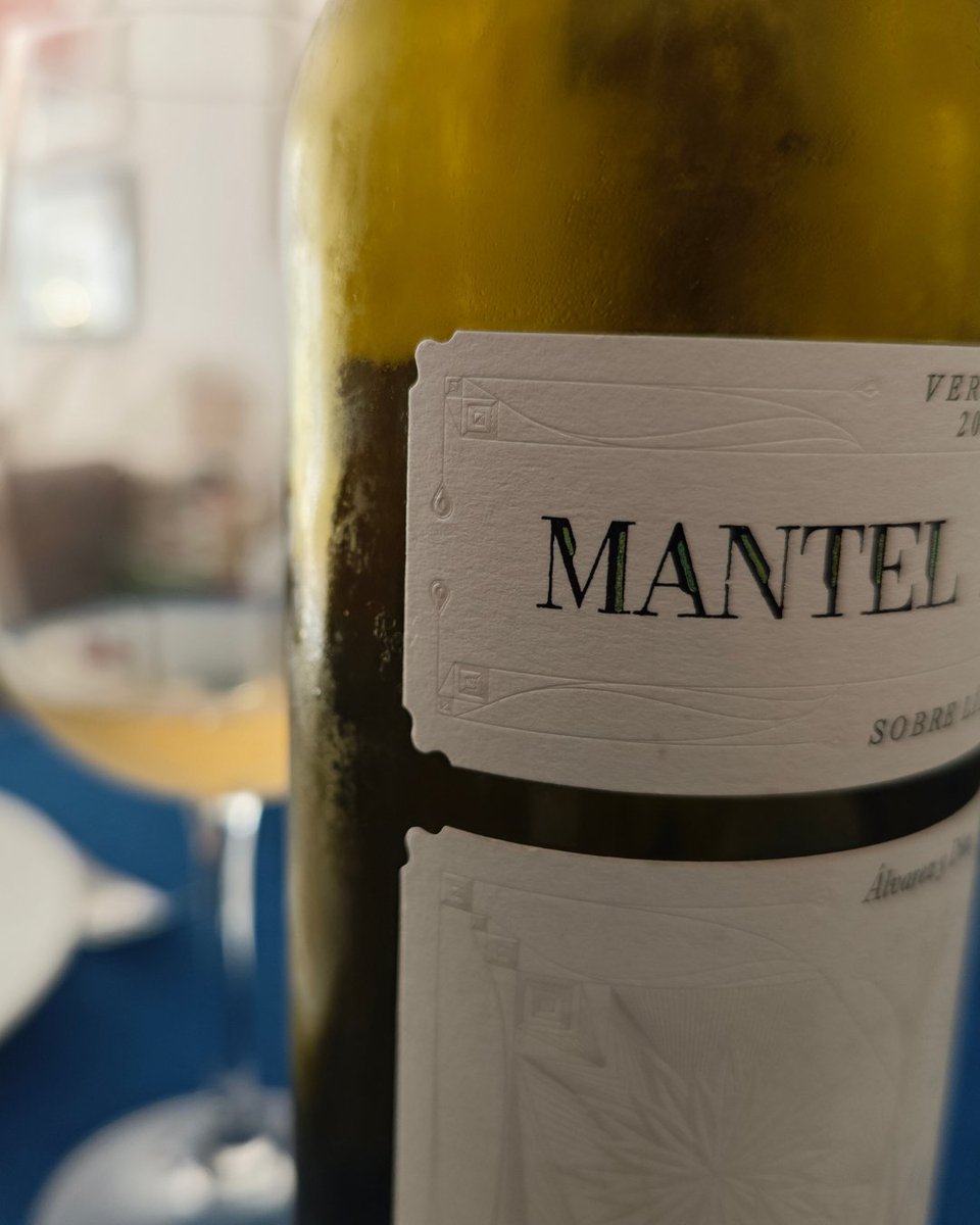 ¿De qué color es tu mantel a tiro de domingo?

El nuestro siempre BLANCO
👉alvarezydiez.com