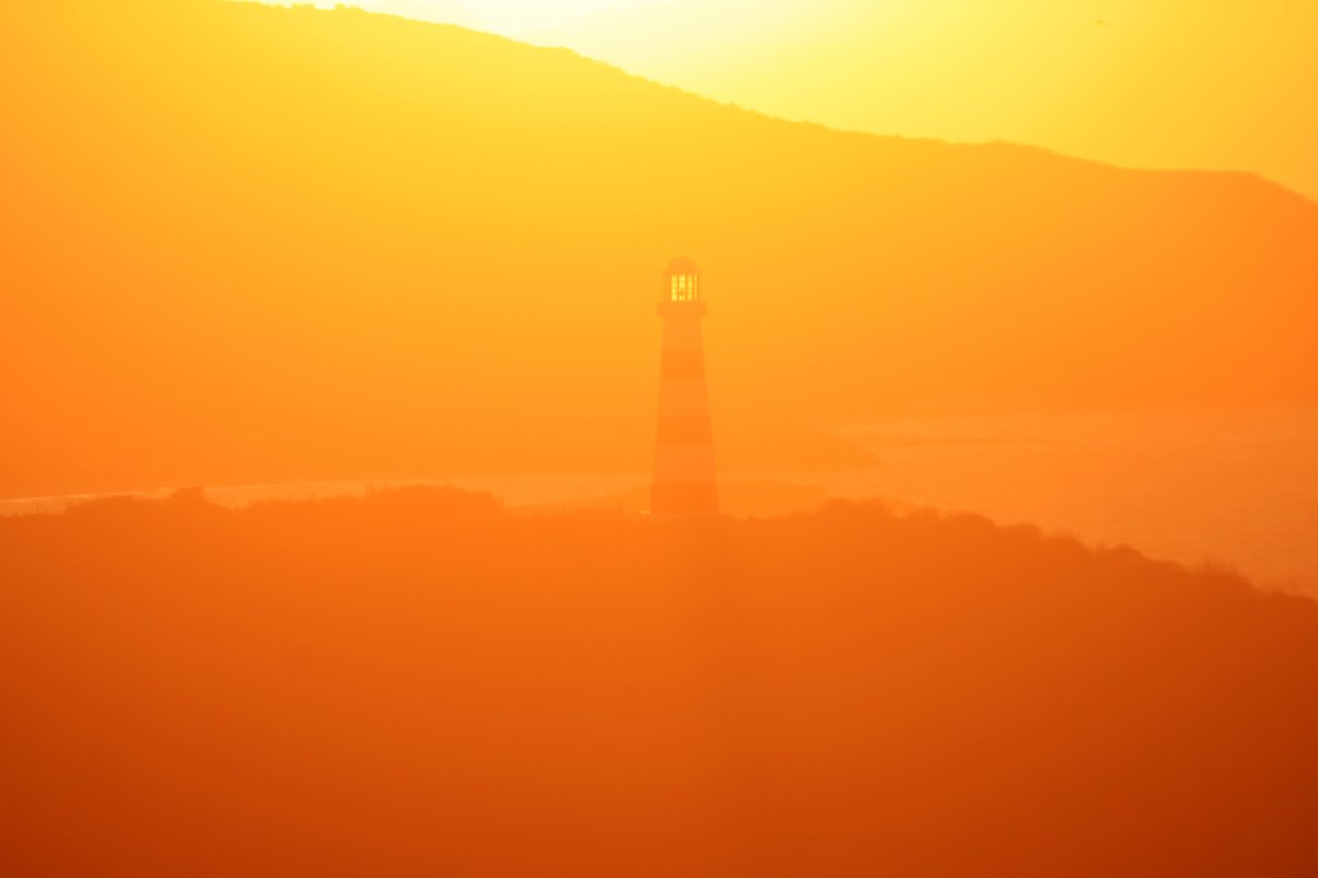 karbowysac's tweet photo. Ser discípulo de Jesus significa tornar-se um farol para os outros — muitas vezes de modo simples, no cotidiano, no cumprimento fiel dos próprios deveres e da própria vocação. Mas, para que essa luz não se apague, ela precisa ser alimentada com os sacramentos. https://t.co/POi58o76F8