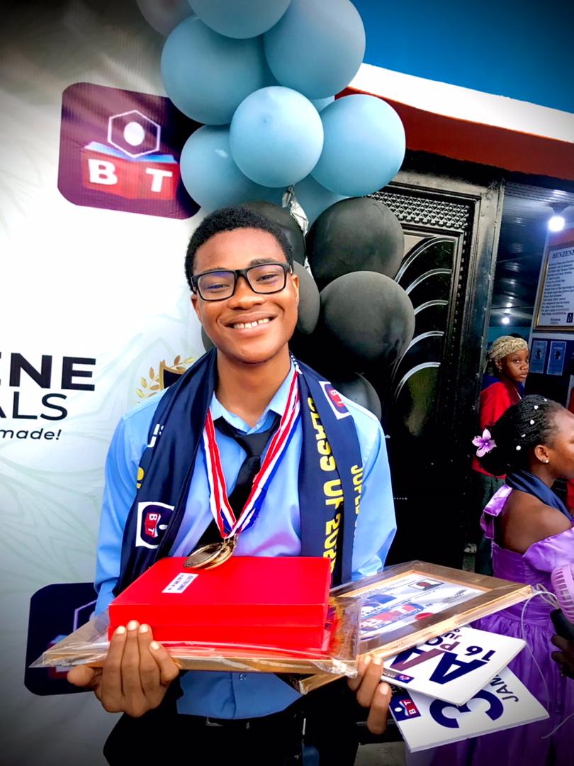 itskennis_x's tweet image. 302 in JAMB (2023) → 354 in JAMB + 16 points JUPEB (2025).

First attempt: 165 (glitch). Retake: 354.

Now studying Medicine at UNILAG. Class Rep.

Every setback is preparation. Keep pushing! 💙

#MedicineAndSurgery #UNILAG #NeverGiveUp