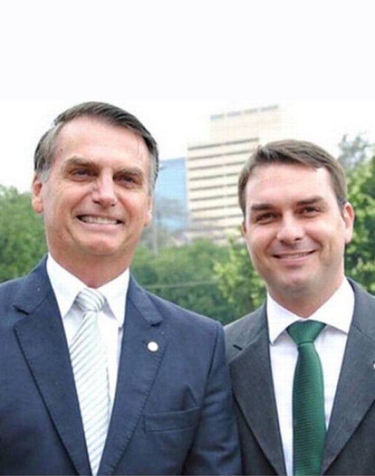 CarlosALima22's tweet photo. Bom dia.
O meu amigo @FlavioBolsonaro vai me seguir 😍 E você?  
#MeuAmigoFlavio 
#ZeroUm https://t.co/oz9WE4CfhQ