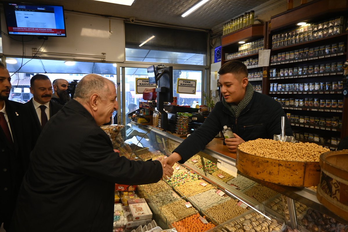Bugün Zafer Partisi Genel Başkan Yardımcısı Esmaül Hüsna Aslan, Genel İdare Kurulu Üyelerimiz Erdoğan Erhan, Levent Sarıkaya ve Prof. Dr. Ömer Faruk Cihan ile Zafer Partisi Hatay il teşkilatımız ile birlikte Belen'de esnaflarımızı ziyaret ettik.

Sorunlarını dinleyip, Zafer