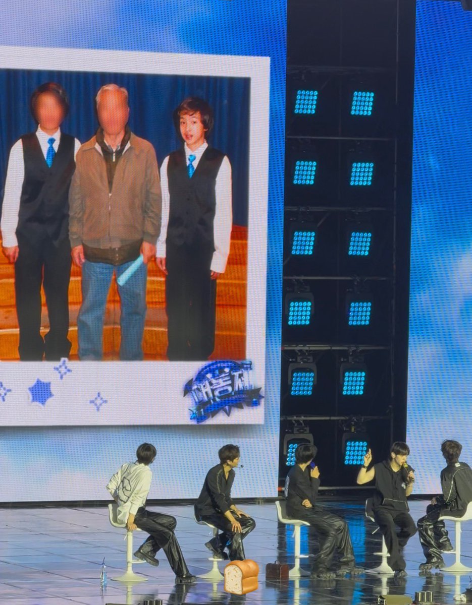 앨런이 과거사진 그 유명한 루시퍼 영상찍은날 찍은 사진이래 ㅋㅋㅋㅋㅋㅋ 아 기여워 😍😍