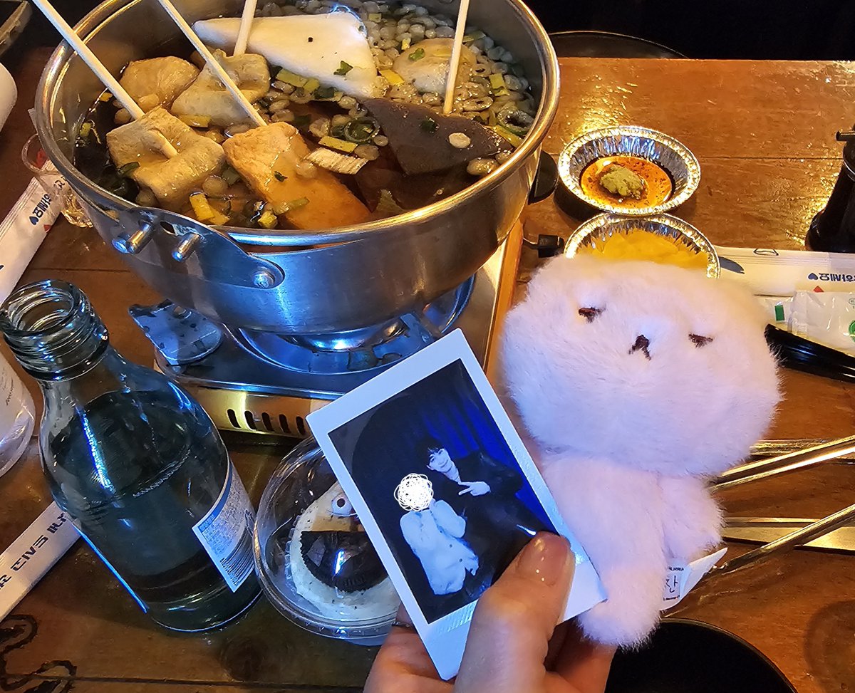 gomi0904's tweet image. 미션은..찬성오빠가 하고, 
번호뽑힌사람은  행운 가져가는게 좋겠는디..이러면서.... 
혼자 중얼거리고 있다가 
번호 불려서 엄청 당황했엉..
황찬성 사랑해❤💜
 폴라를 안주 삼아....  기쁘게 뒤풀이✌🏻

#Lucky_ChansDay 
#투피엠 #2PM 
#황찬성 #チャンソン #Chansung