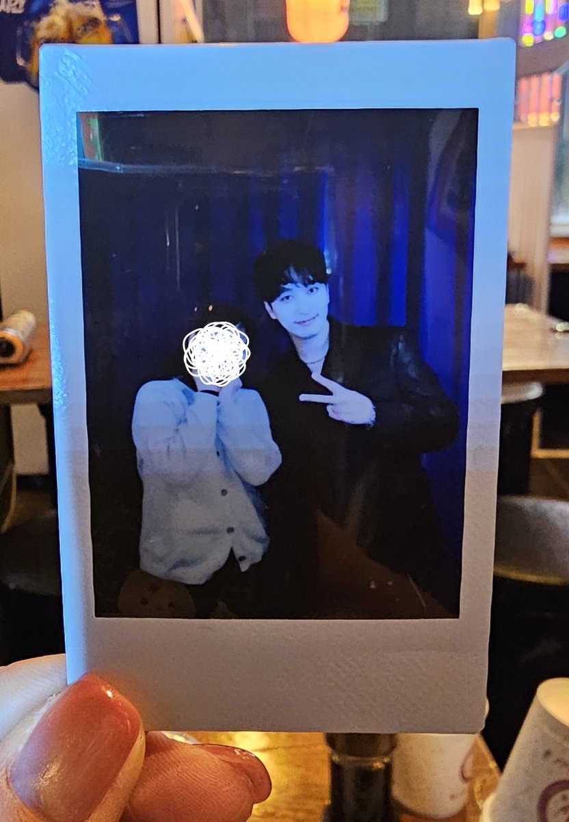 gomi0904's tweet image. 미션은..찬성오빠가 하고, 
번호뽑힌사람은  행운 가져가는게 좋겠는디..이러면서.... 
혼자 중얼거리고 있다가 
번호 불려서 엄청 당황했엉..
황찬성 사랑해❤💜
 폴라를 안주 삼아....  기쁘게 뒤풀이✌🏻

#Lucky_ChansDay 
#투피엠 #2PM 
#황찬성 #チャンソン #Chansung