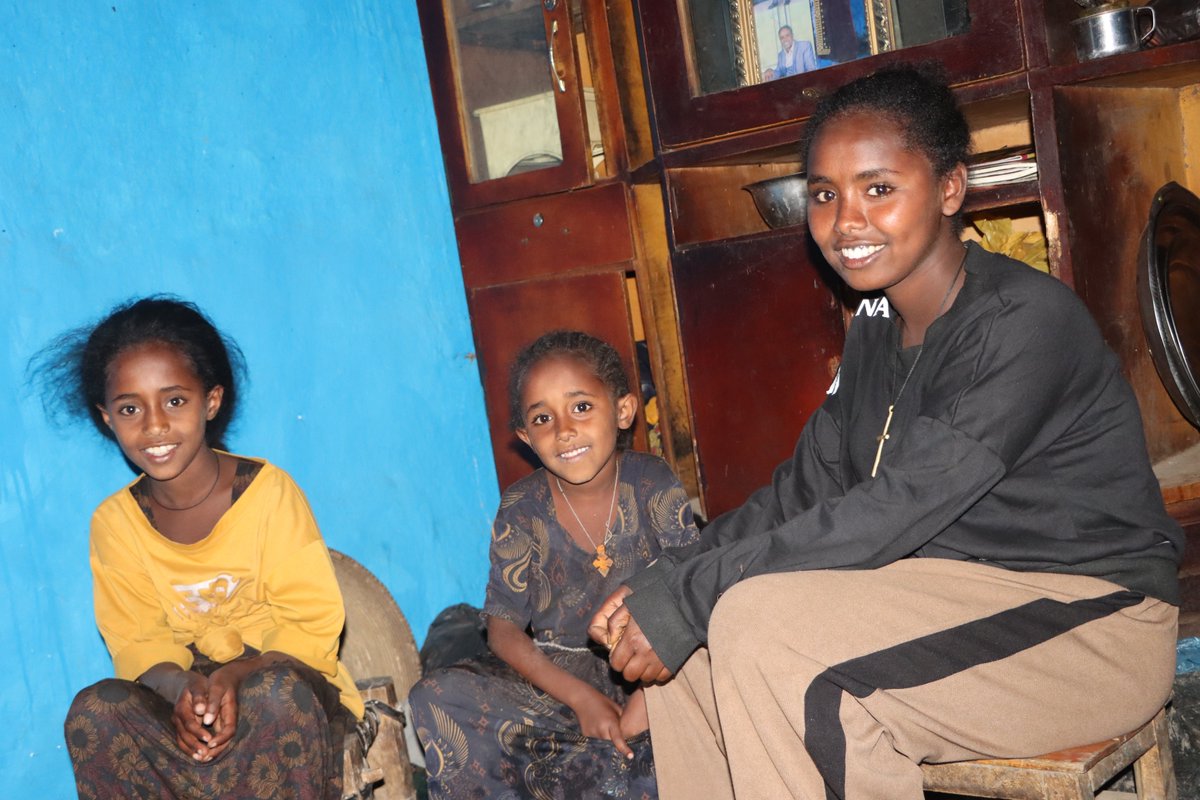 eACNUR's tweet image. ✂️💪 Con apoyo de CERF, ACNUR entregó kits de peluquería a mujeres y niñas en Alamata.
Hoy, Kidst puede mantener a su familia con su trabajo.
Cuando hay oportunidades seguras, las mujeres recuperan autonomía, dignidad y futuro. #Empoderamiento #ACNUR