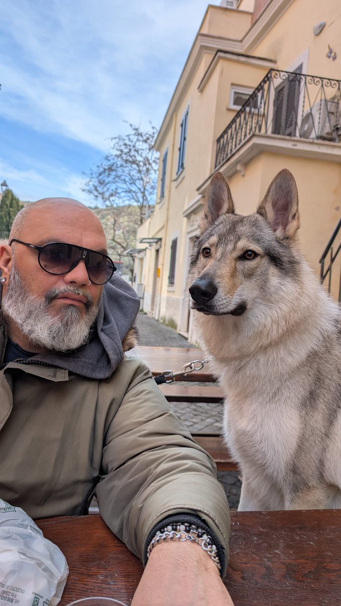 Guardiamo dallo stesso lato?
No
Ci abbiamo provato?
Si
Ci siamo riusciti?
No