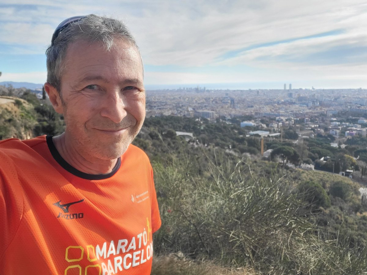jordisolerf's tweet photo. Avui 30km a la Carretera de les Aigües, que sempre és casa. Després d'una setmana en què anava cansat, amb molts quilòmetres a les cames i mal alimentat només hi havia dues sortides: endurir-se o lesionar-se. No m'he lesionat! 💪 #cosesmeves #runisfun @corredors #SeoulMarathon https://t.co/765fUV3tej
