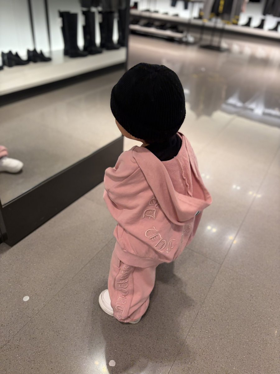 _mchan_16's tweet photo. ママ好みの服すぎる🥺🤍🤍 https://t.co/MUdAlV3eLk