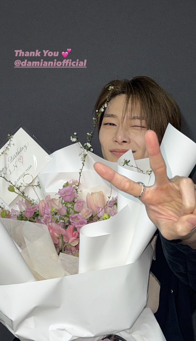 jeongin instagram story update!