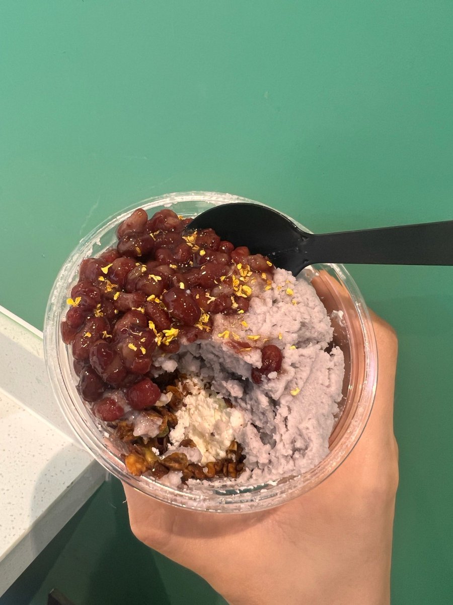 Andrewwqi's tweet photo. Sunny morning  Fresh berries + creamy yogurt bowl = happy start. https://t.co/BJHh0TLznZ