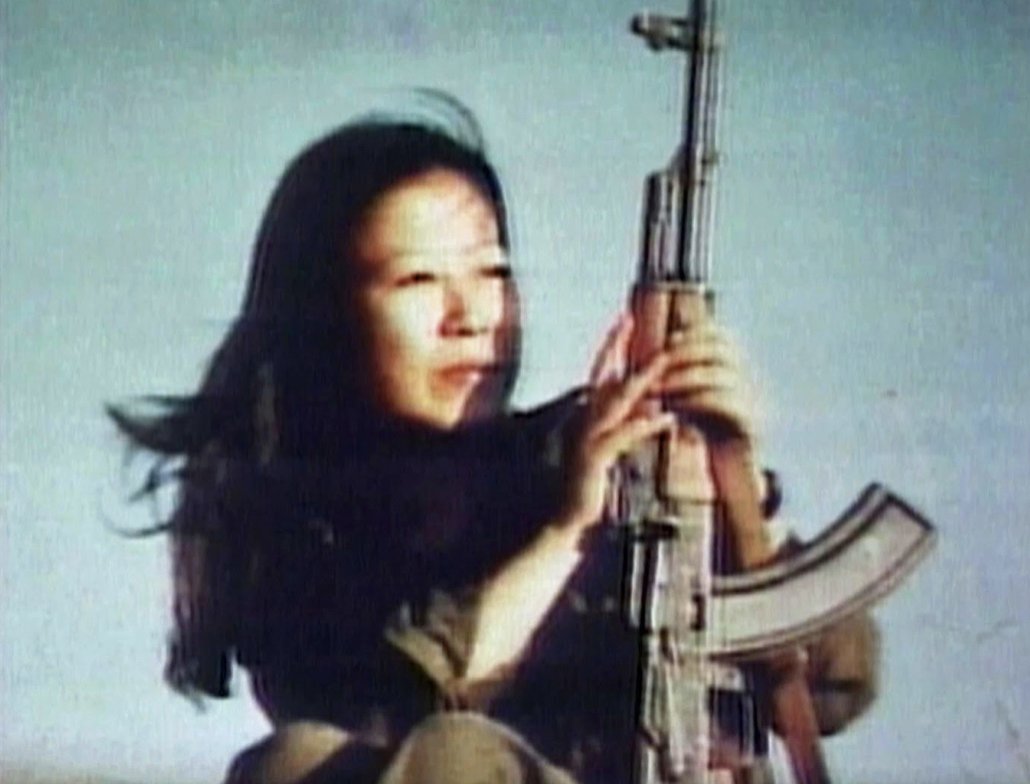 Villon_Rouge's tweet photo. Fusako Shigenobu. Fondatrice et dirigeante de l'Armée Rouge Japonaise, organisation maoïste armée, qui a organisé entre autres l'attaque de l'aéroport de Lydd, avec le FPLP palestinien.

Capturée au Liban en 2000, elle passe 22 ans de prison au Japon avant d'etre libérée en 2022. https://t.co/i2sTSD7BRF