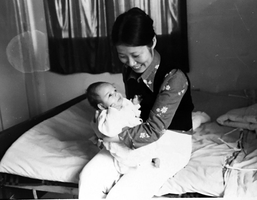 Villon_Rouge's tweet photo. Fusako Shigenobu. Fondatrice et dirigeante de l'Armée Rouge Japonaise, organisation maoïste armée, qui a organisé entre autres l'attaque de l'aéroport de Lydd, avec le FPLP palestinien.

Capturée au Liban en 2000, elle passe 22 ans de prison au Japon avant d'etre libérée en 2022. https://t.co/i2sTSD7BRF