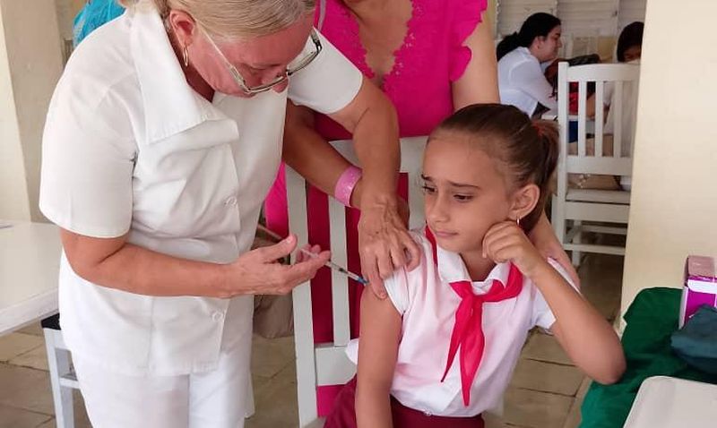 Vacunadas más de 2500 niñas espirituanas contra el Virus del Papiloma Humano. Esta campaña forma parte de las iniciativas impulsadas por las organizaciones Mundial y Panamericana de la Salud para reducir al mínimo la incidencia del cáncer cervicouterino.
#SanctiSpíritusEnMarcha