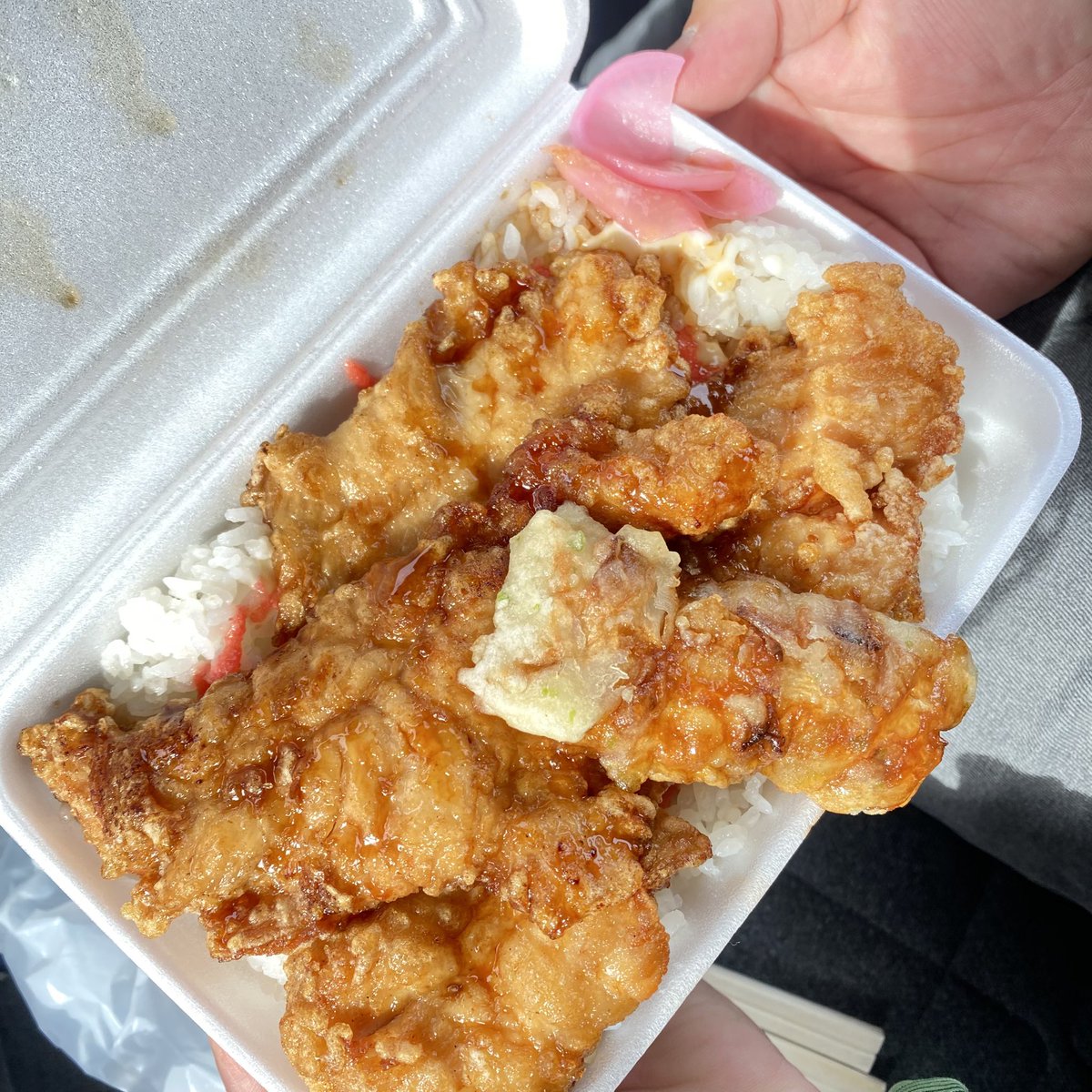 久しぶりに桐生に行ったのでシルクル桐生とお弁当屋さん(おけらとじゅんじの店　ほっかほっか大将西桐生店)

ミニダルマ、コンプ🙌
😋🍴🍱はぎと社長
今日は❄️ちくわ1本サービスで入ってた( ˆｍˆ )。
 #ぐんまちゃんミニだるま