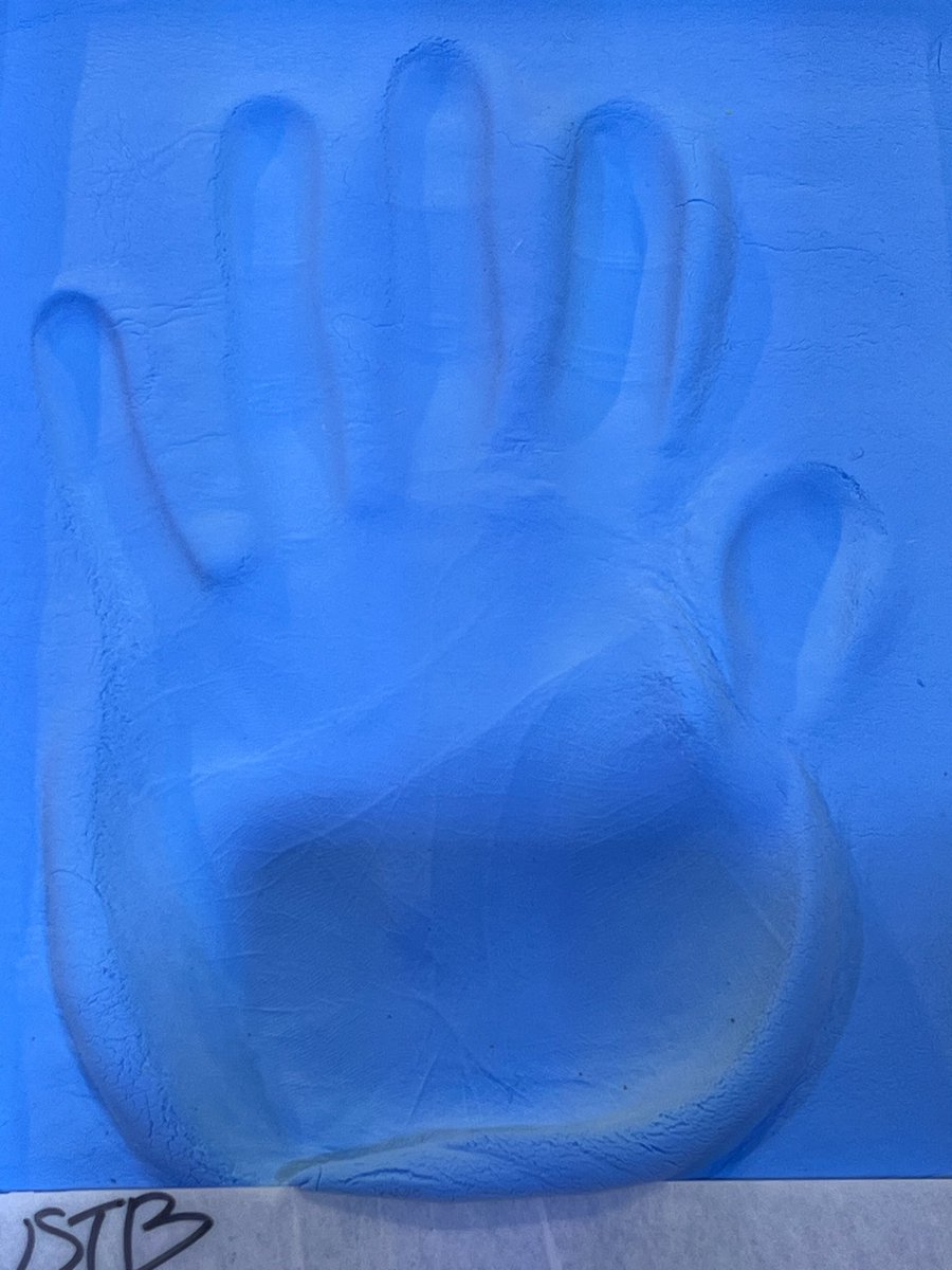 siwoo_fromm's tweet image. 💌🐰260208
[19:36 kst]
Korea is cold too…
[emote]
Ahhh my bed is the best
[emote]
I printed my hand yesterday
[📸]